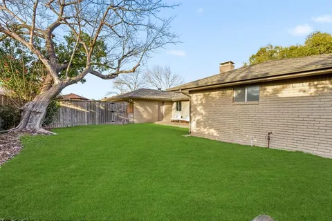 a view of a house with a backyard