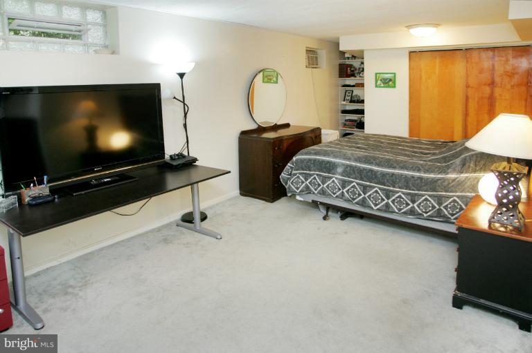 6920 Piney Branch Road Northwest Washington, DC 20012 - Photo 13 of 29 In-law suite bedroom (5th bedroom)