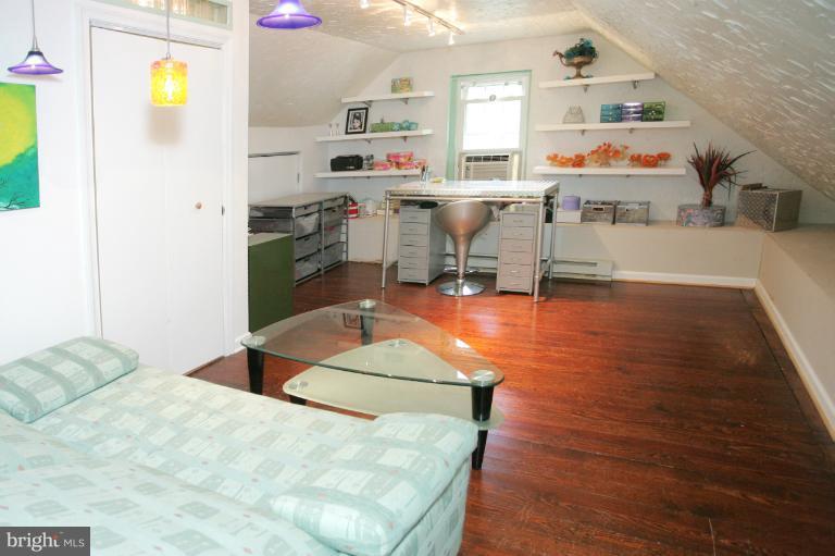 6920 Piney Branch Road Northwest Washington, DC 20012 - Photo 24 of 29 3rd floor studio/ master suite