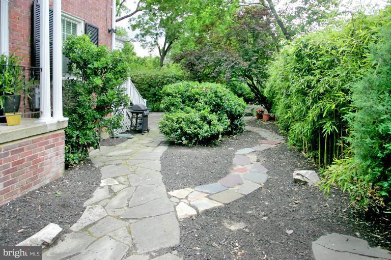 6920 Piney Branch Road Northwest Washington, DC 20012 - Photo 28 of 29 Side garden