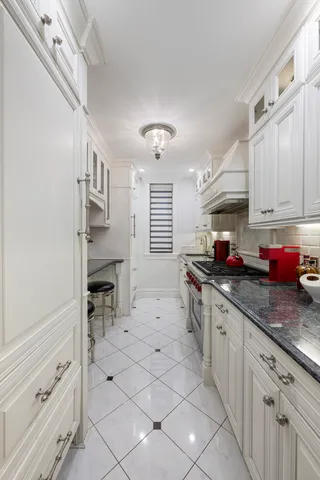 $10,000 | 66 East 83rd Street, Unit 1A | Upper East Side