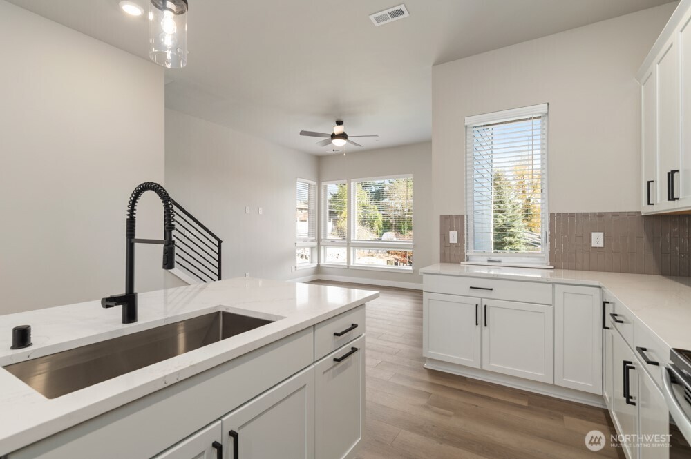 12802 66th Avenue South Seattle, WA 98178 - Photo 13 of 28