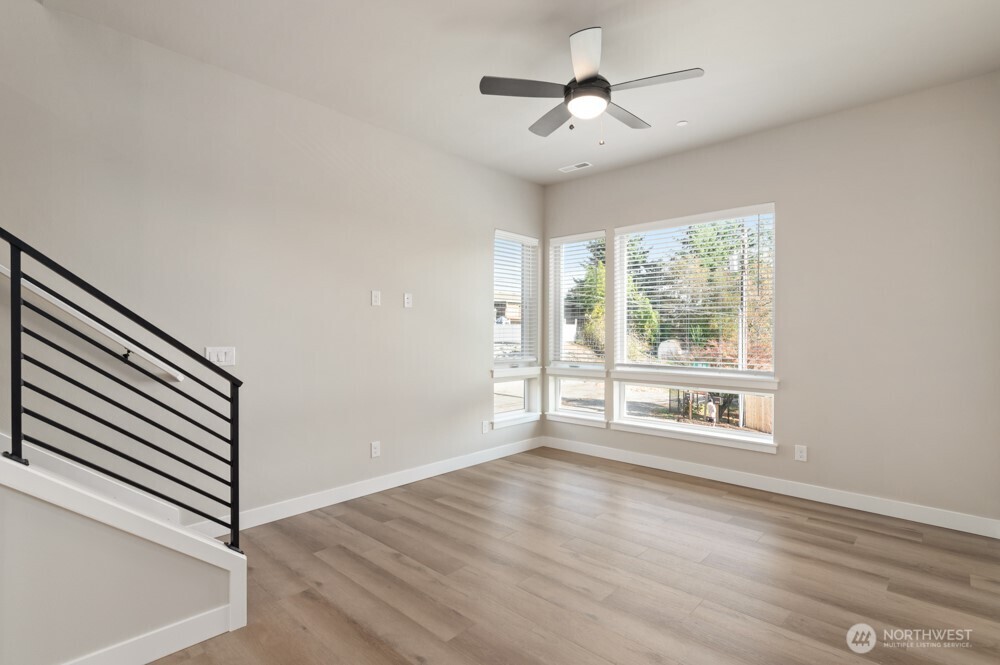 12802 66th Avenue South Seattle, WA 98178 - Photo 16 of 28