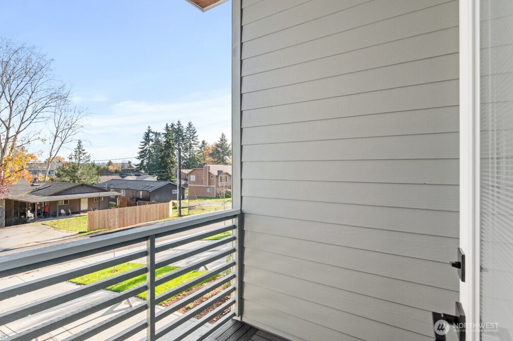 12802 66th Avenue South Seattle, WA 98178 - Photo 19 of 28