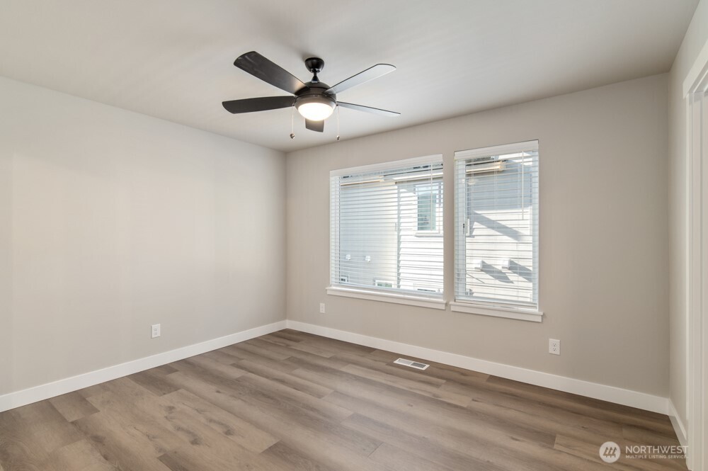 12802 66th Avenue South Seattle, WA 98178 - Photo 21 of 28