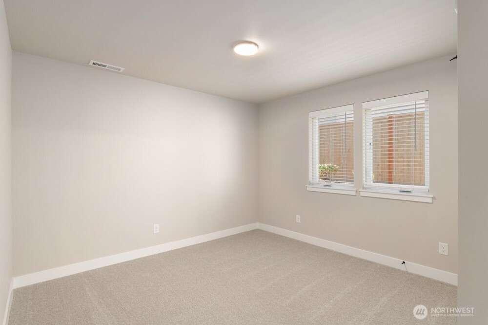 12802 66th Avenue South Seattle, WA 98178 - Photo 3 of 28