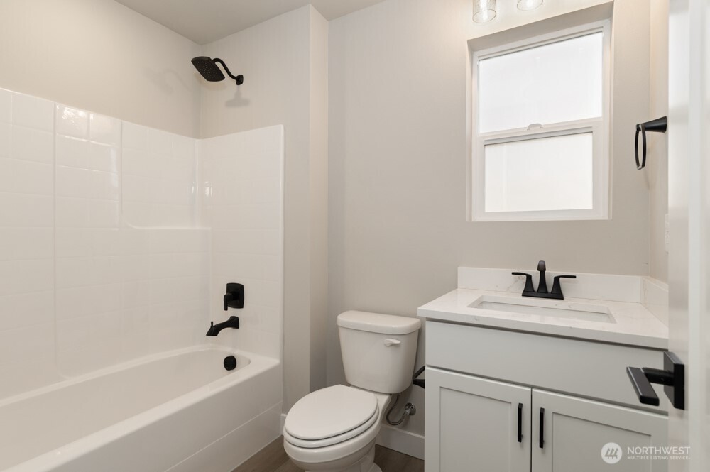 12802 66th Avenue South Seattle, WA 98178 - Photo 4 of 28