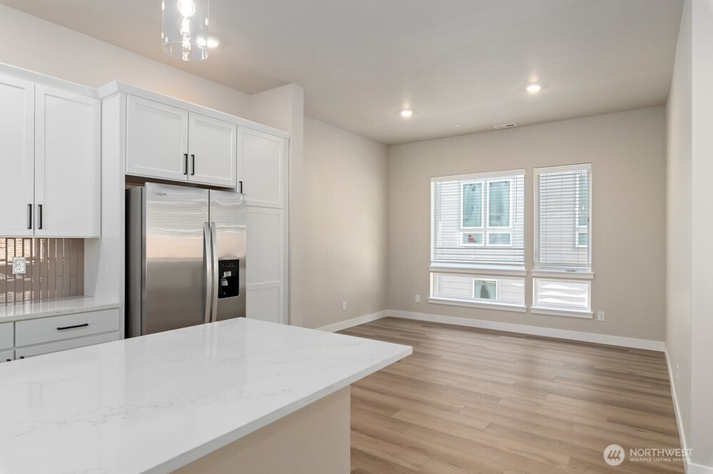 12802 66th Avenue South Seattle, WA 98178 - Photo 10 of 28