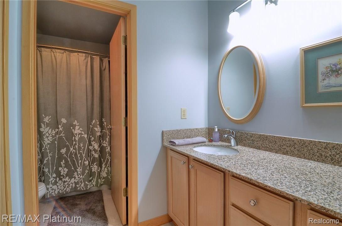 1657 East Rattalee Lake Road Holly, MI 48442 - Photo 25 of 45 2nd_Bathroom.jpg