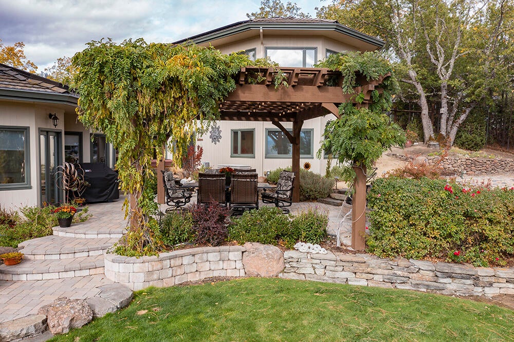 2255 Johns Peak Road Central Point, OR 97502 - Photo 25 of 36 Pergola 2
