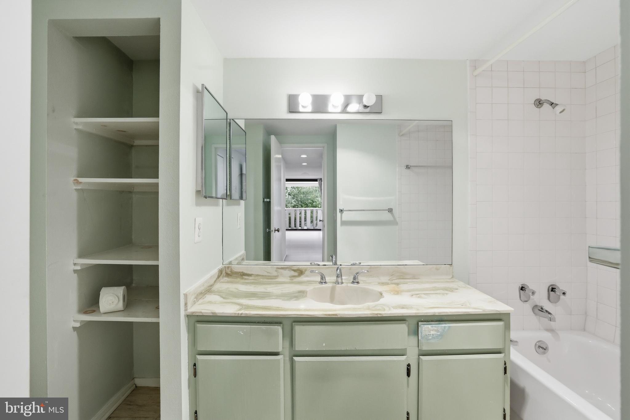 6101 Edsall Road, Unit 502 Alexandria, VA 22304 - Photo 19 of 33 Large mirror and tub-shower in en-suite bath