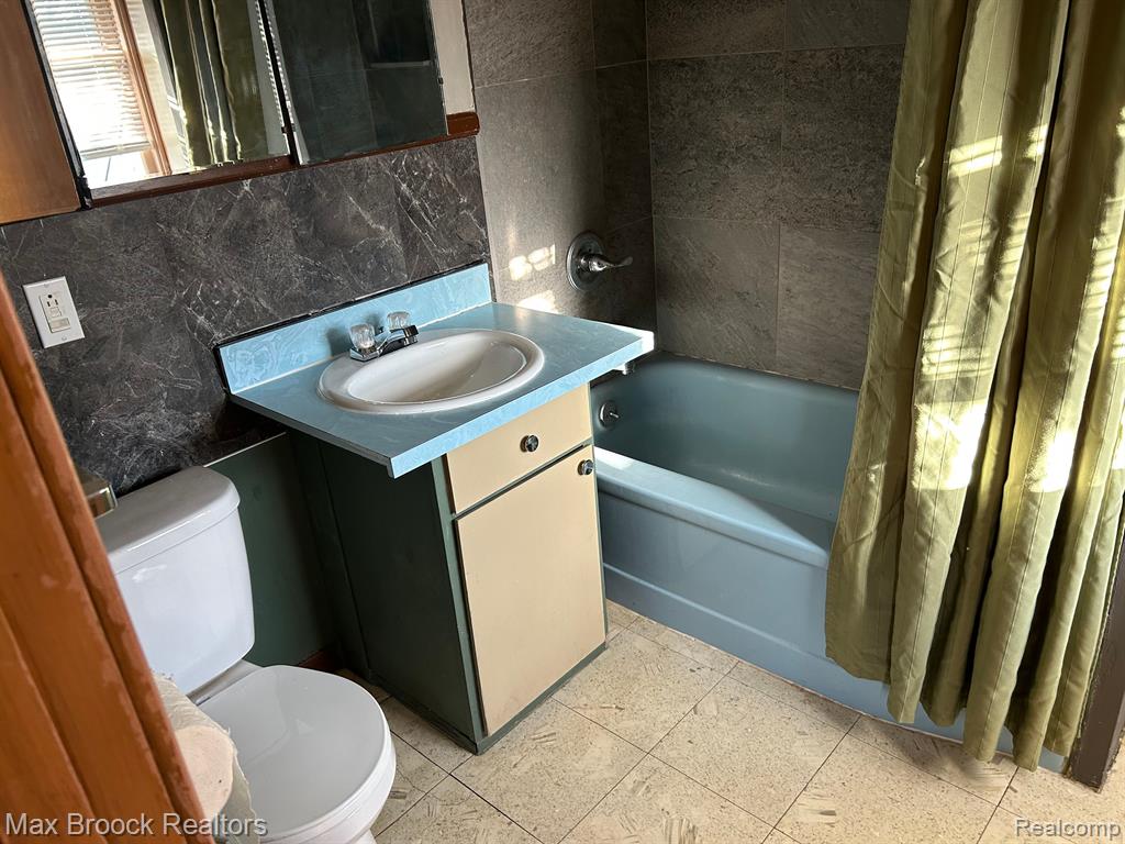365 West Iroquois Road Pontiac, MI 48341 - Photo 15 of 15