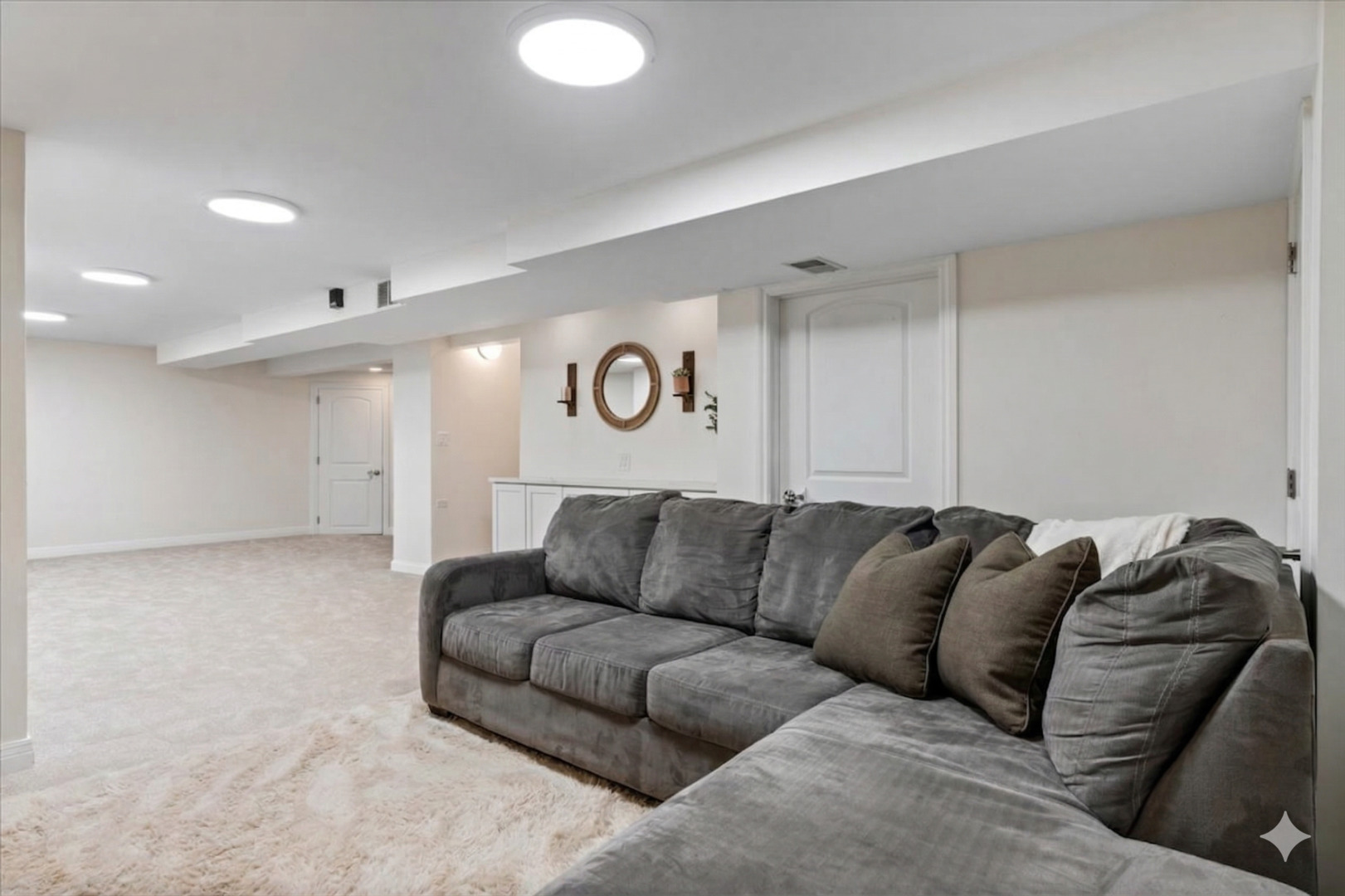 1104 South Lincoln Avenue Park Ridge, IL 60068 - Photo 25 of 37 a living room with a couch