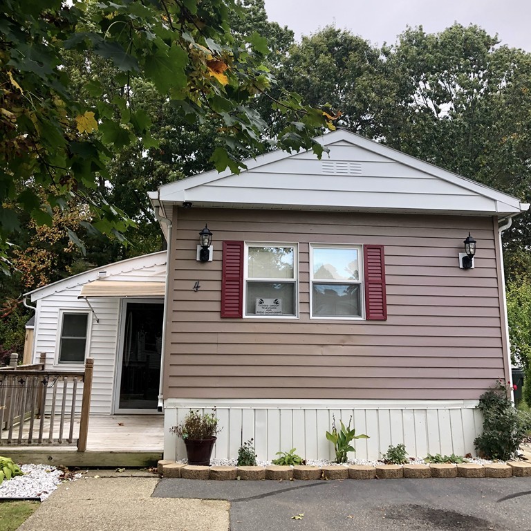 4 Lamplighter Lane Springfield, MA 01119 - Photo 1 of 24 Gallery Image 1