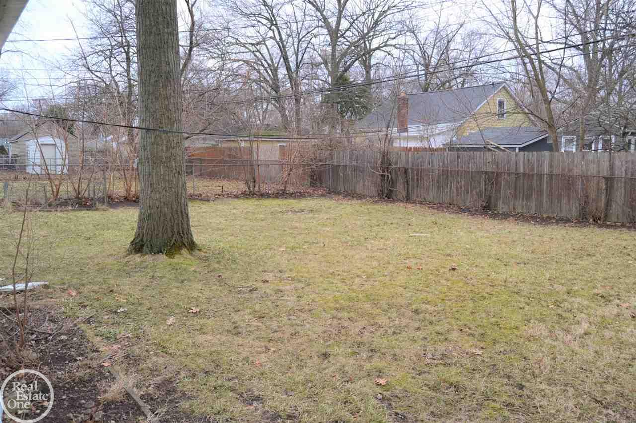 515 Stratford Road Ferndale, MI 48220 - Photo 19 of 22 50017931-18.JPG