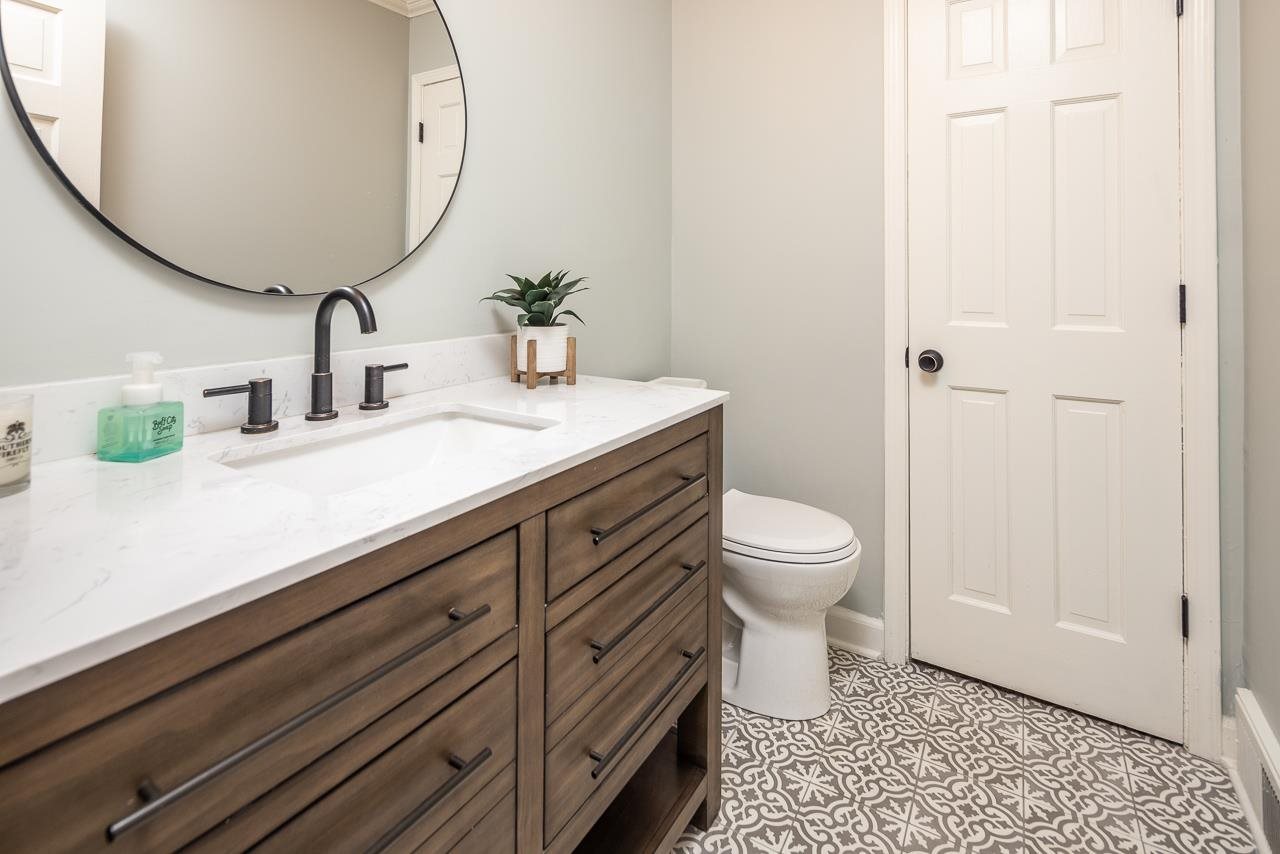 1950 Ridgeway Road Memphis, TN 38119 - Photo 11 of 25 Check out the deep linen closet behind the door!