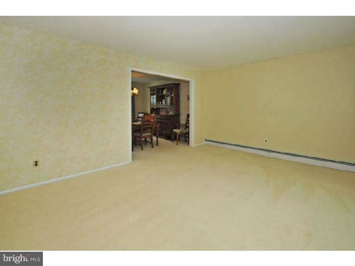 2734 Cranberry Road Doylestown, PA 18902 - Photo 4 of 25 Living Room
