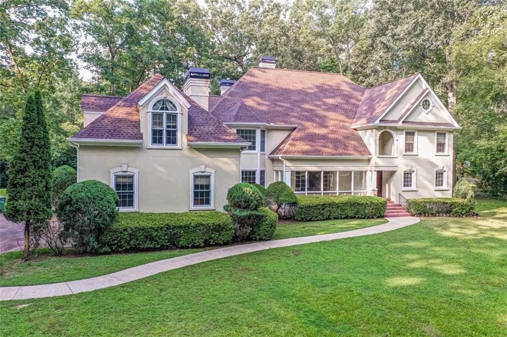 a view of a yard in front of house