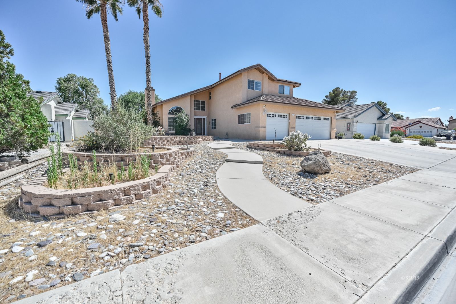 913 Margaret Avenue Ridgecrest, CA 93555 - Photo 2 of 38