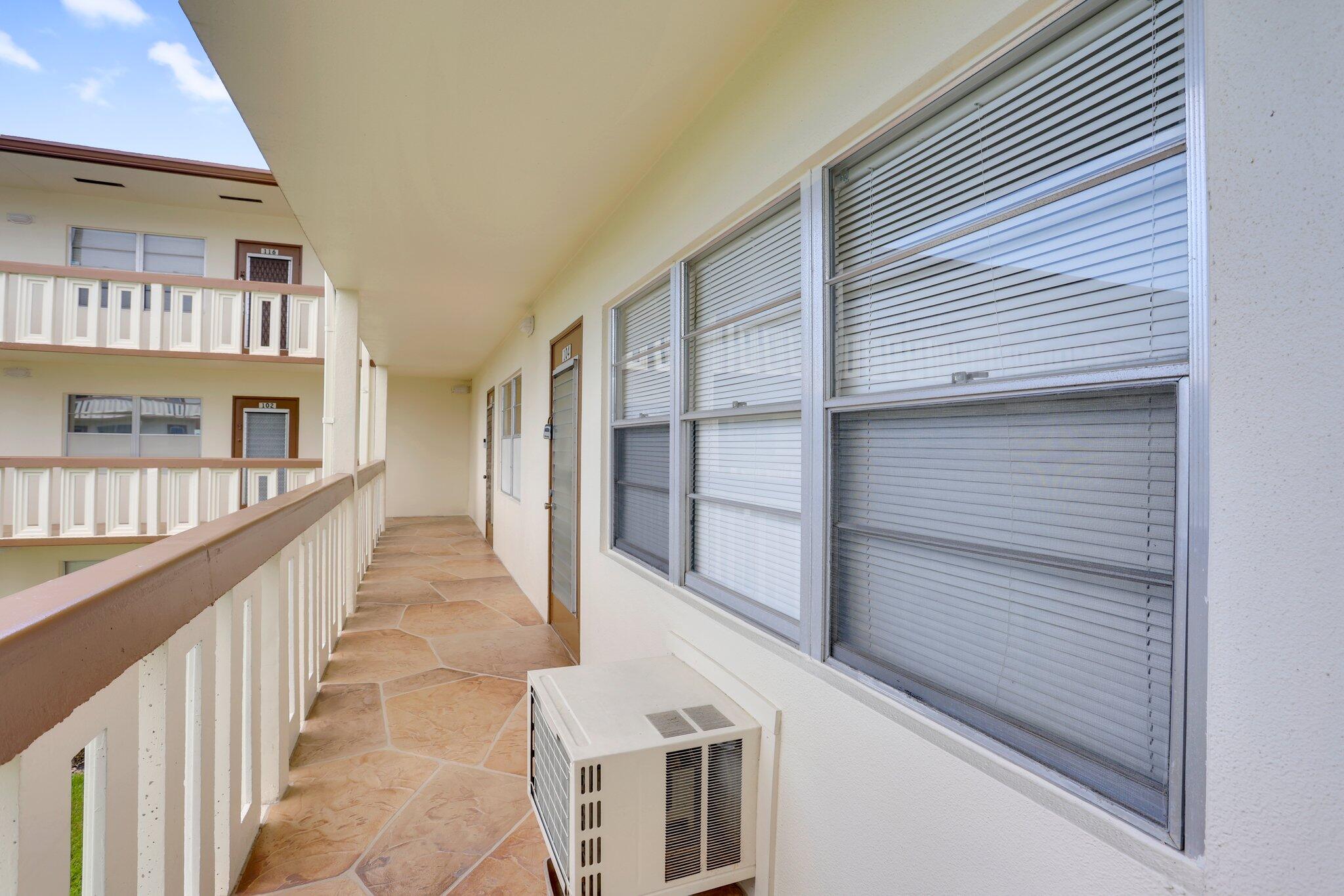 104 Mansfield C, Unit C Boca Raton, FL 33434 - Photo 3 of 40 26-web-or-mls-0E2A8303