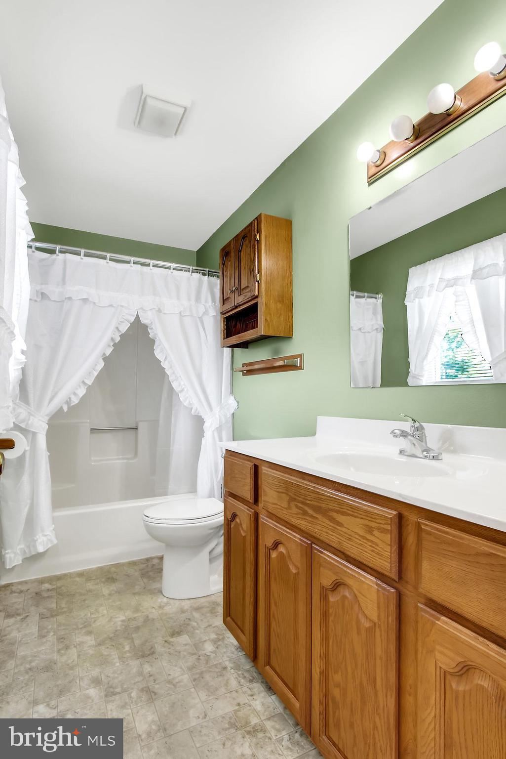 736 Old Commons Road Windsor, PA 17366 - Photo 20 of 28 Master Bath