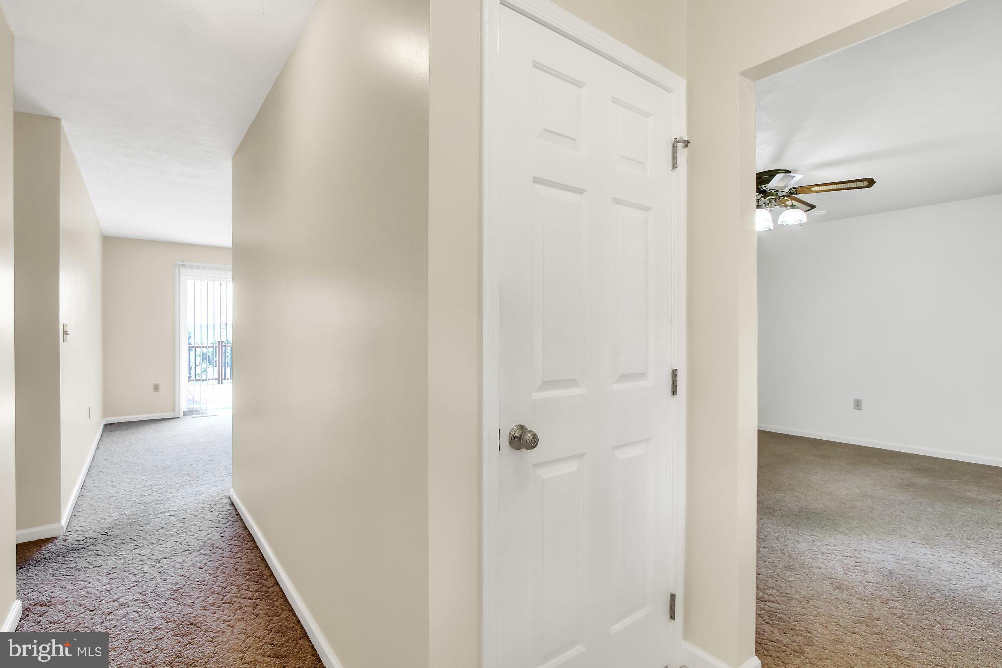 736 Old Commons Road Windsor, PA 17366 - Photo 4 of 28 Entry way