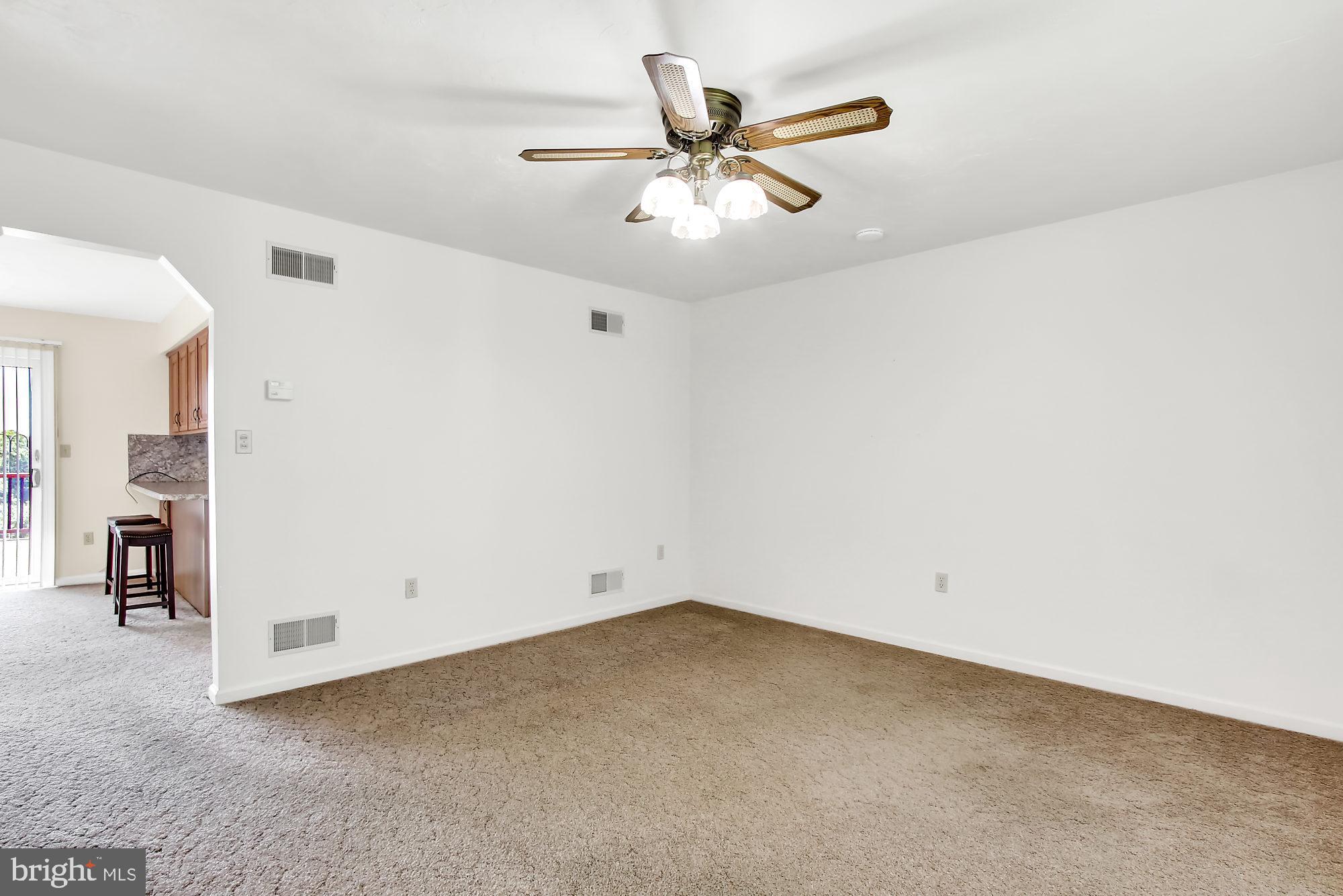 736 Old Commons Road Windsor, PA 17366 - Photo 5 of 28 Living Room