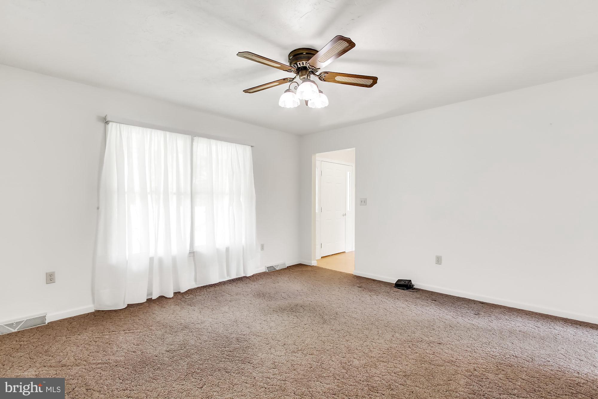 736 Old Commons Road Windsor, PA 17366 - Photo 6 of 28 Living Room