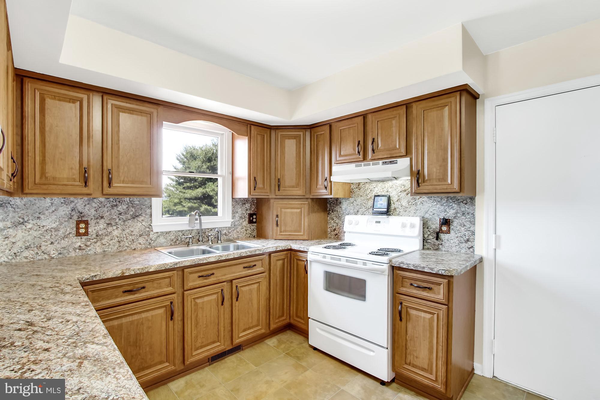 736 Old Commons Road Windsor, PA 17366 - Photo 10 of 28 Kitchen
