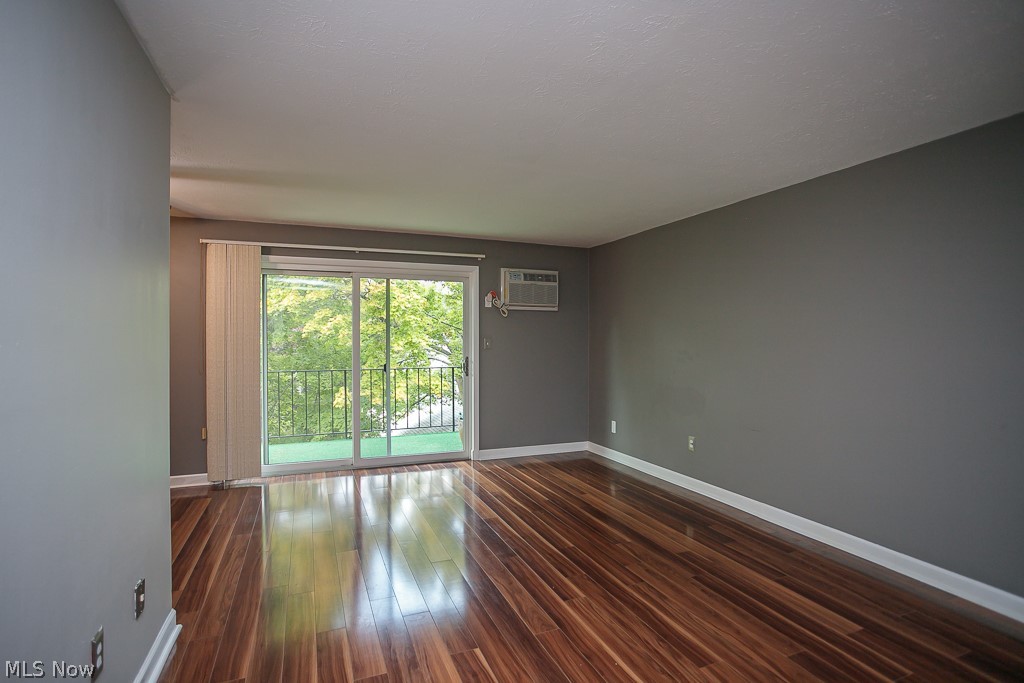 20312 Lorain Road, Unit 309 Cleveland, OH 44126 - Photo 6 of 33