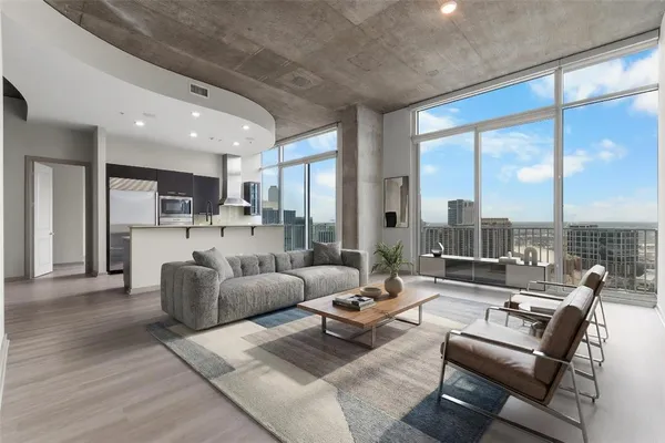 $5,000 | 2728 McKinnon Street, Unit 2106, Dallas, TX 75201