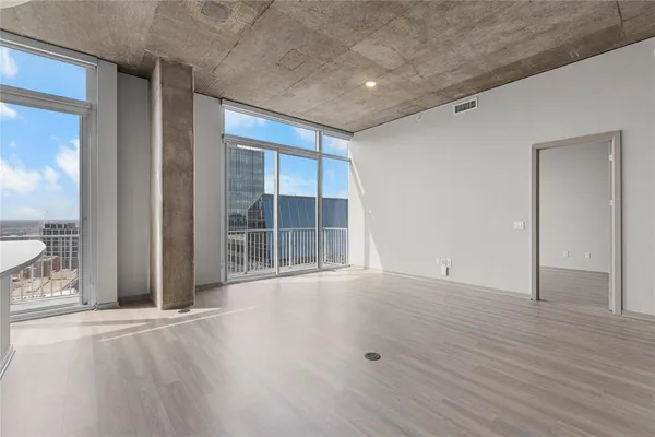 $5,000 | 2728 McKinnon Street, Unit 2106, Dallas, TX 75201