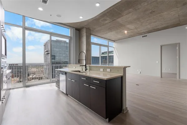 $5,000 | 2728 McKinnon Street, Unit 2106, Dallas, TX 75201