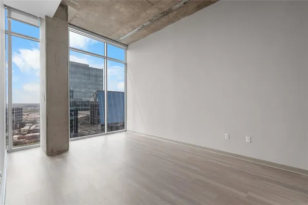 $5,000 | 2728 McKinnon Street, Unit 2106, Dallas, TX 75201