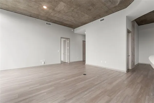 $5,000 | 2728 McKinnon Street, Unit 2106, Dallas, TX 75201
