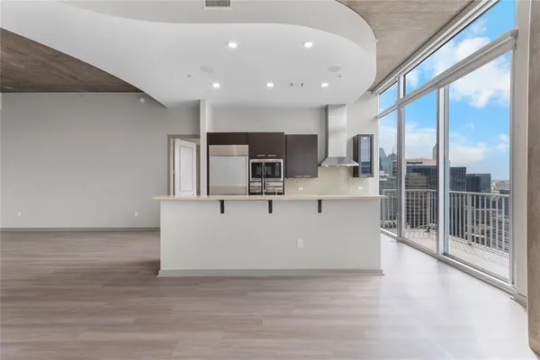 $5,000 | 2728 McKinnon Street, Unit 2106, Dallas, TX 75201