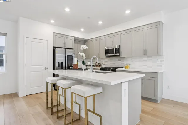 $999,000 | 5420 Central Parkway, Unit B, Dublin, CA 94568