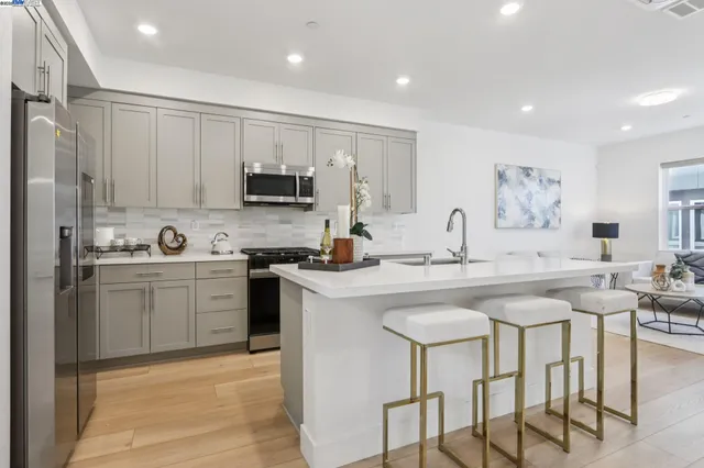 $999,000 | 5420 Central Parkway, Unit B, Dublin, CA 94568