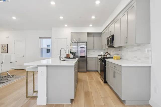 $999,000 | 5420 Central Parkway, Unit B, Dublin, CA 94568