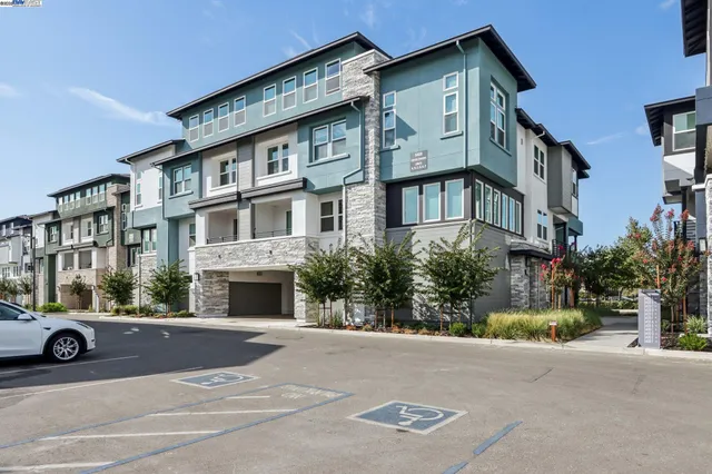 $999,000 | 5420 Central Parkway, Unit B, Dublin, CA 94568