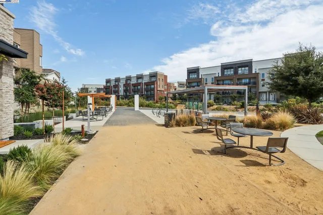 $999,000 | 5420 Central Parkway, Unit B, Dublin, CA 94568