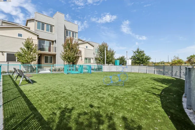 $999,000 | 5420 Central Parkway, Unit B, Dublin, CA 94568