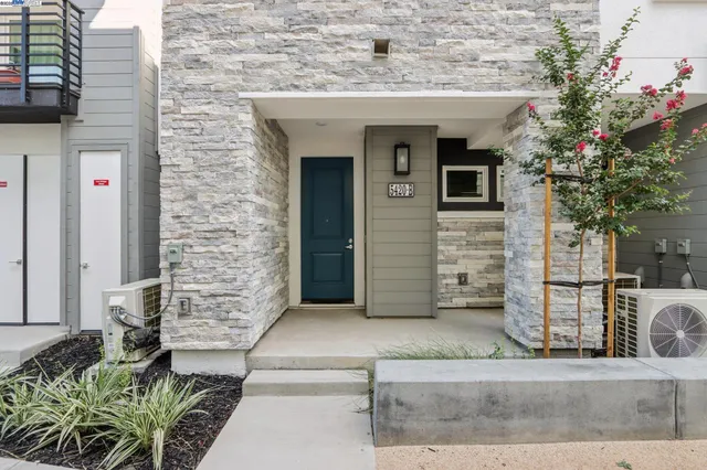 $999,000 | 5420 Central Parkway, Unit B, Dublin, CA 94568