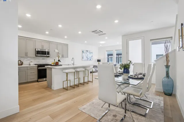 $999,000 | 5420 Central Parkway, Unit B, Dublin, CA 94568