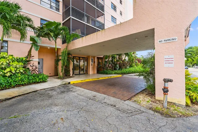a view of outdoor space yard and patio