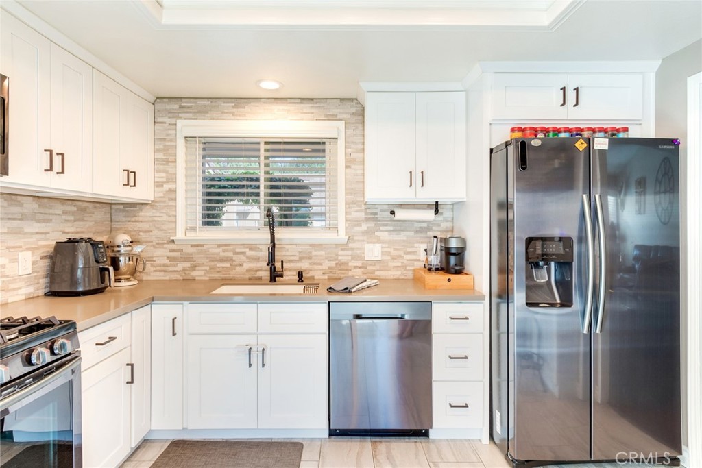 1182 Mountain Gate Road Upland, CA 91786 - Photo 9 of 25 Bright and spacious remodeled kitchen