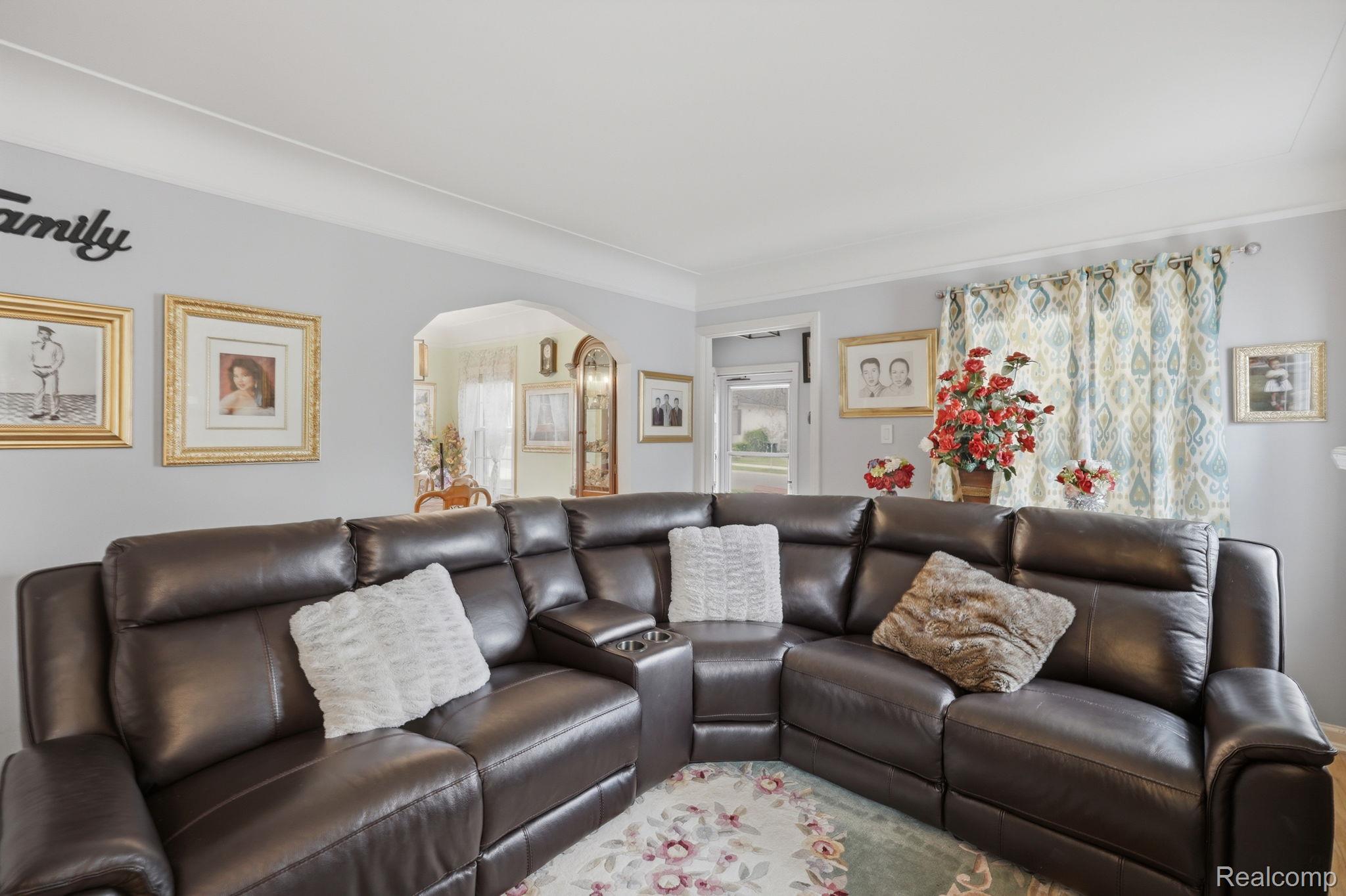 1857 Roslyn Road Grosse Pointe, MI 48236 - Photo 7 of 38