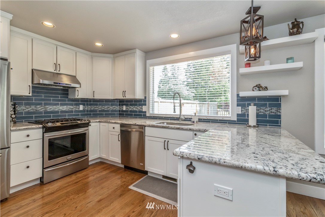 12613 38th Avenue Southeast Everett, WA 98208 - Photo 8 of 36