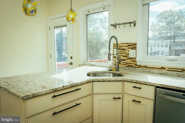 $3,600 | 636 Kenyon Street Northwest, Washington, DC 20010