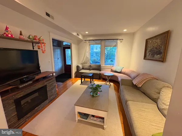 $3,600 | 636 Kenyon Street Northwest, Washington, DC 20010